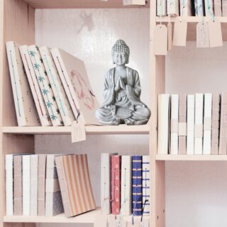 Statuette Bouddha Grise Méditation 1 – Image 10