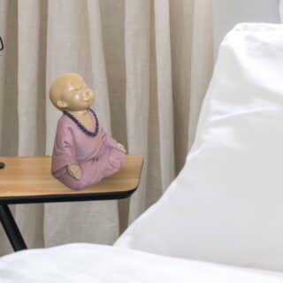Statuette Bouddha Bébé Rose en Méditation – Image 10
