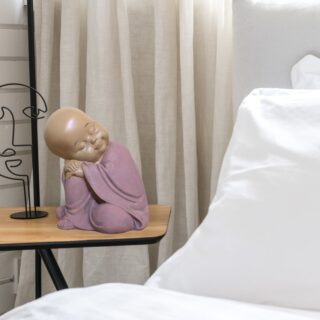 Statuette Bouddha Bébé Rose en Réflexion – Image 7